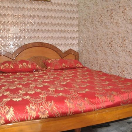 Hotel Pari Джаландхар Екстериор снимка