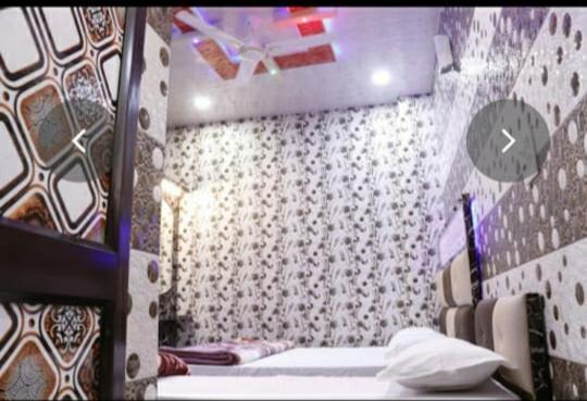 Hotel Pari Джаландхар Екстериор снимка