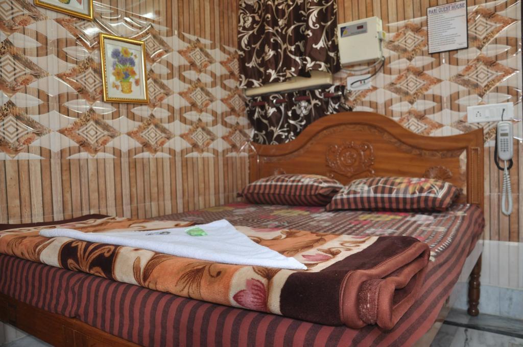 Hotel Pari Джаландхар Екстериор снимка